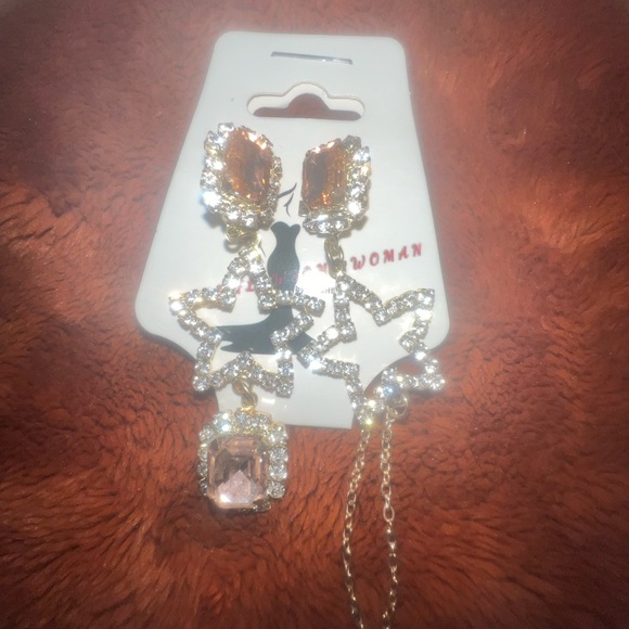 GORGEOUS RHINESTONE and LIGHT PINK CRYSTAL STAR MISMATCHED DANGLE EARRINGS - Picture 6 of 7